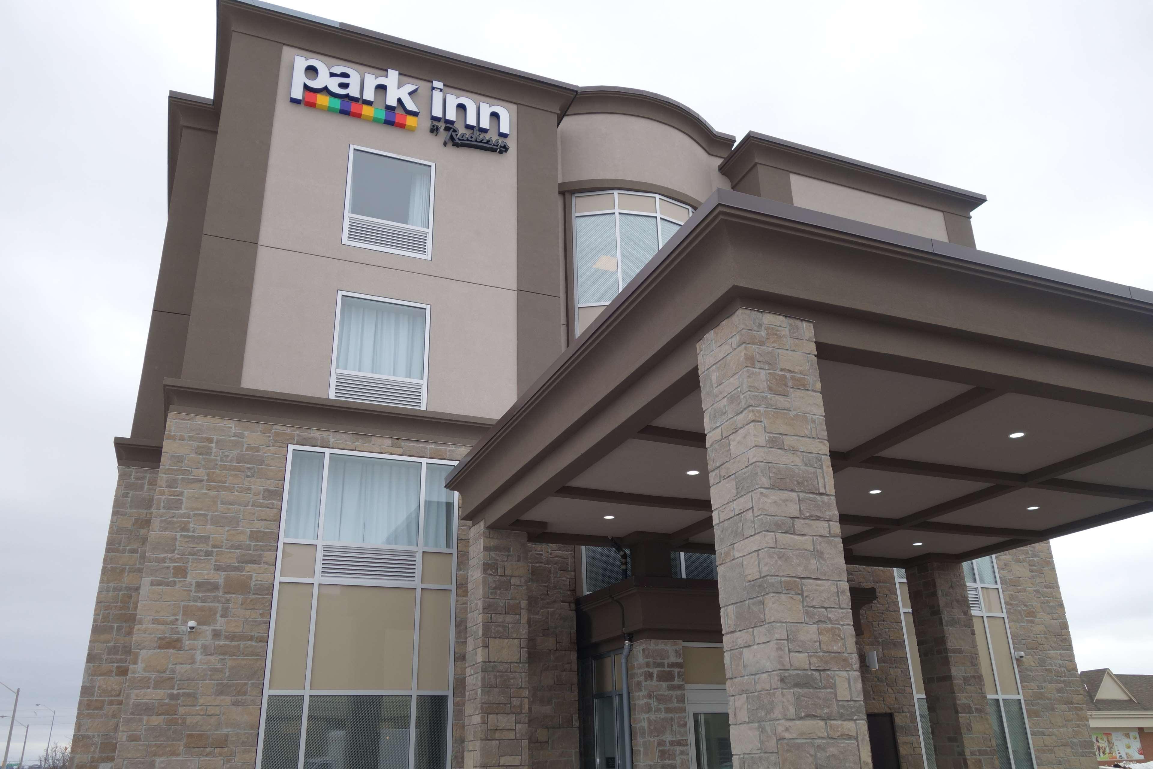 Park Inn By Radisson Brampton, On Exterior foto